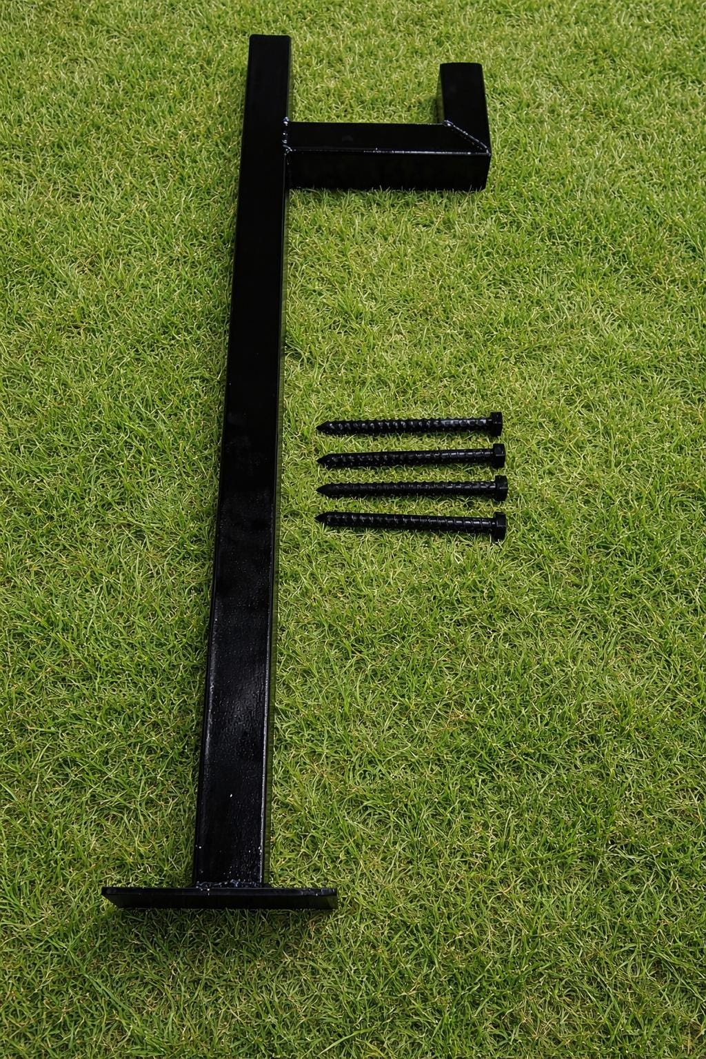 Black Freestanding Metal Garden Hose Holder with Ground Stakes, 100 ft